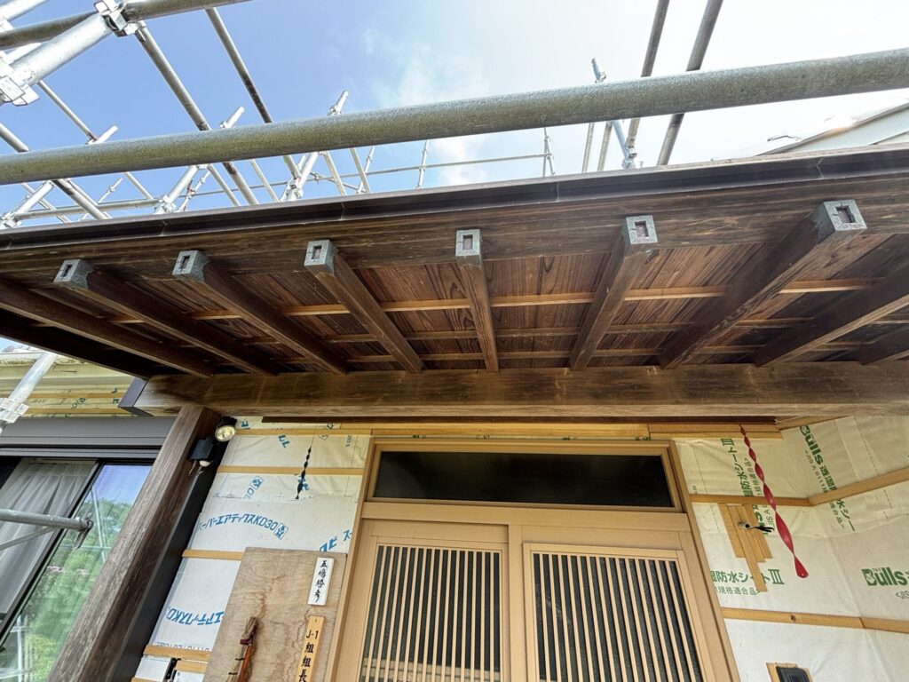 【掛川市 木部塗装】玄関まわりの施工事例｜Before→Afterで美しく再生