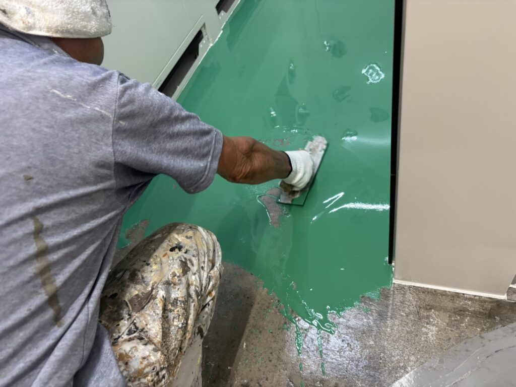 【掛川市 床塗装】中塗りで膜厚と密着性を強化｜砂を加えた施工事例