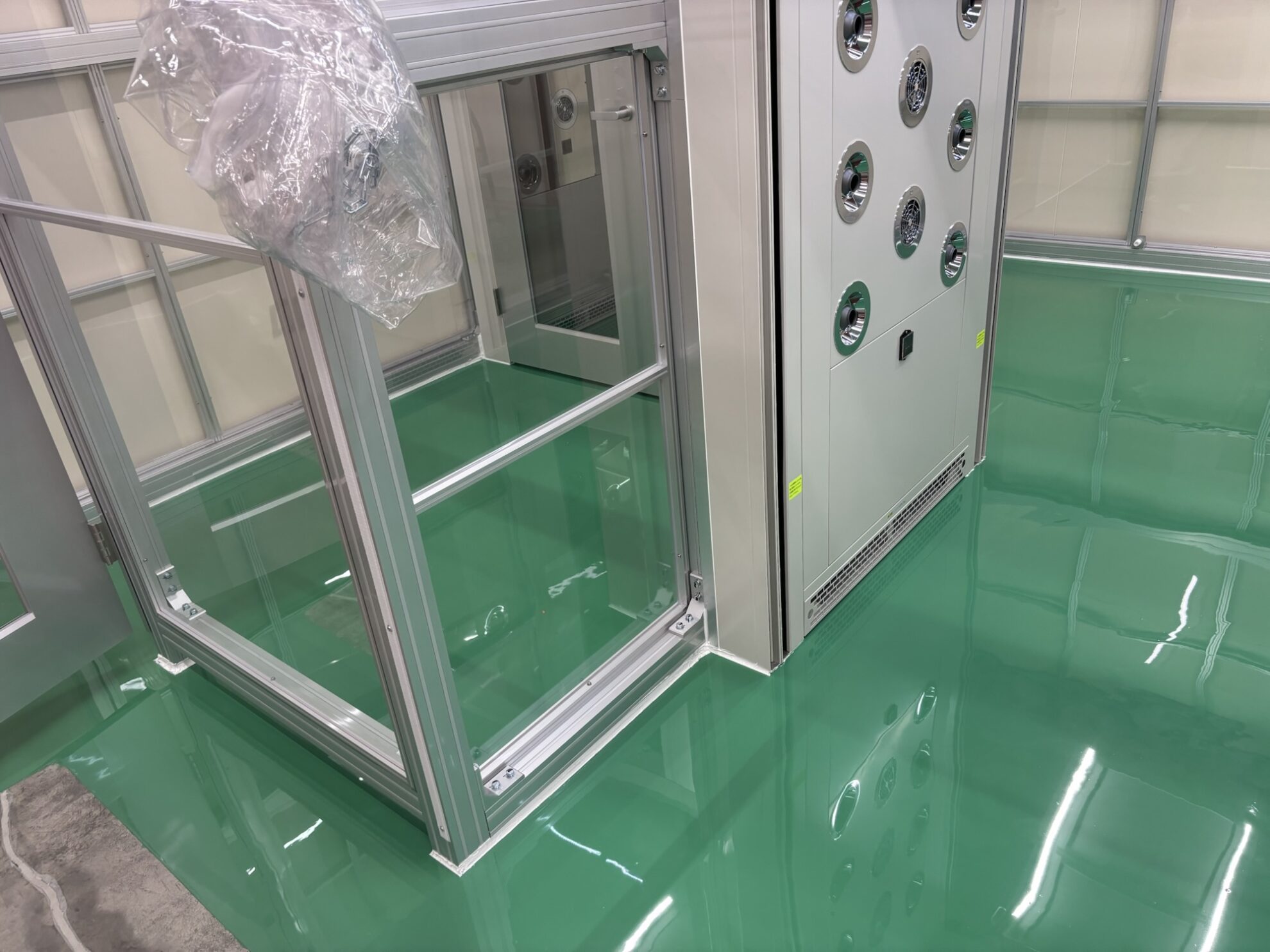 床塗装 上塗り完了 光沢のある仕上がり